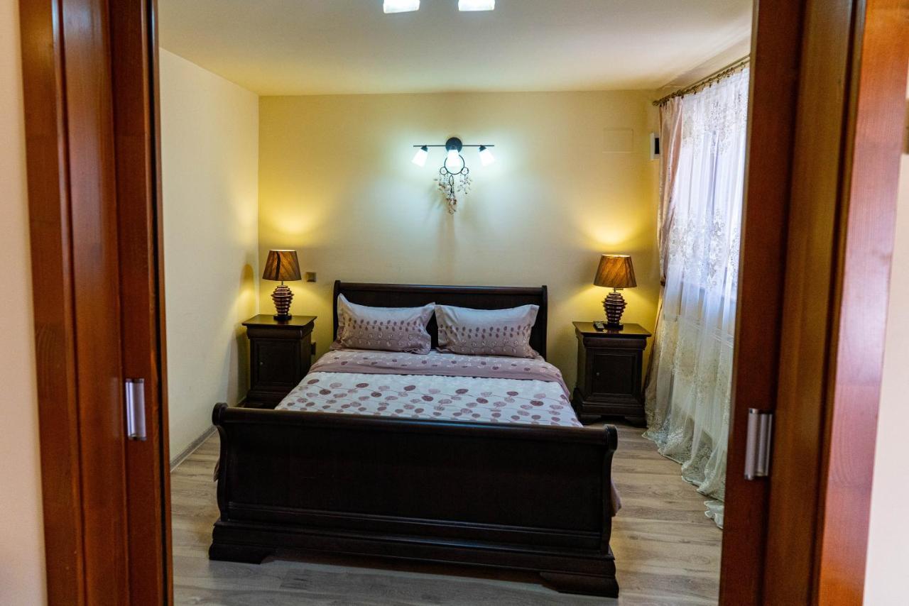 La Bebe 1 Bed Hotel Hunedoara Exterior photo