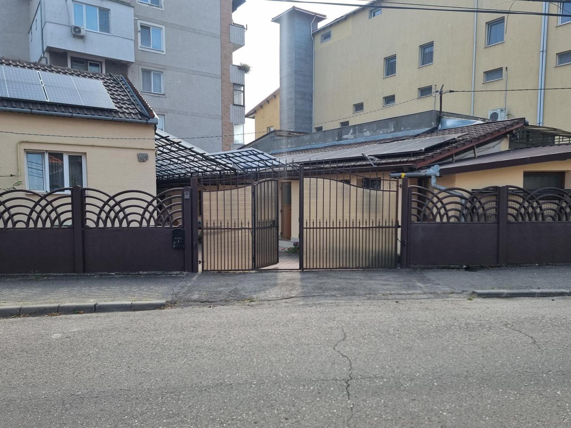 La Bebe 1 Bed Hotel Hunedoara Exterior photo